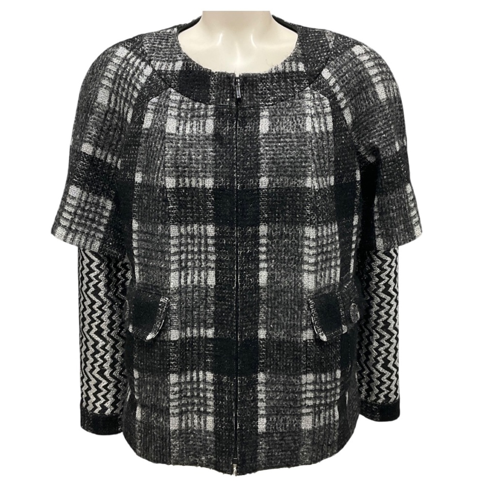 CHANEL BLACK / GREY / SILVER 2016 CC LOGO BUTTON FANTASY TWEED JACKET